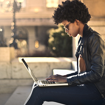 girl_laptop_software4 College student using SheerID's Digital Verification Platform to receive a student discount on her software.