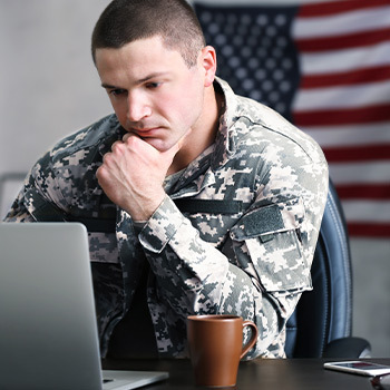 A US soldier shopping online. Ninety-four percent of military members surveyed say they notice when companies are “military-friendly.”